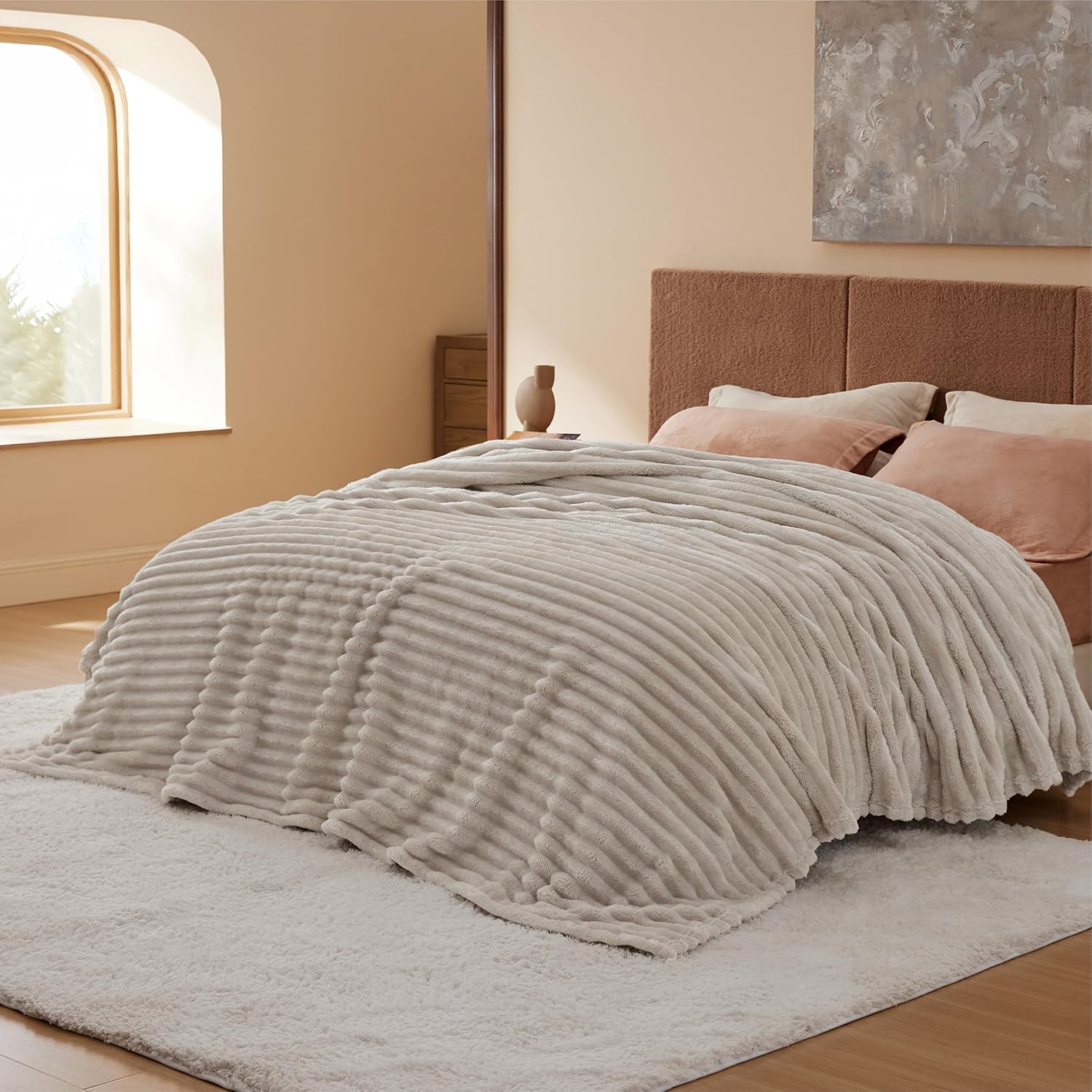 BEDSURE Kuscheldecke 220x240 Zimmer Deko - Tagesdecke, Beige