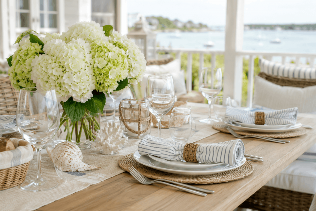 Der gedeckte Tisch im Hamptons-Stil