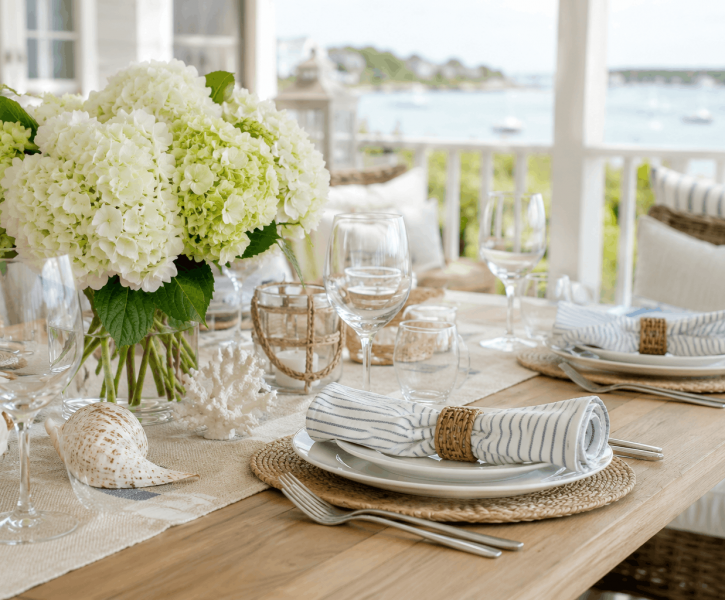 Der gedeckte Tisch im Hamptons-Stil