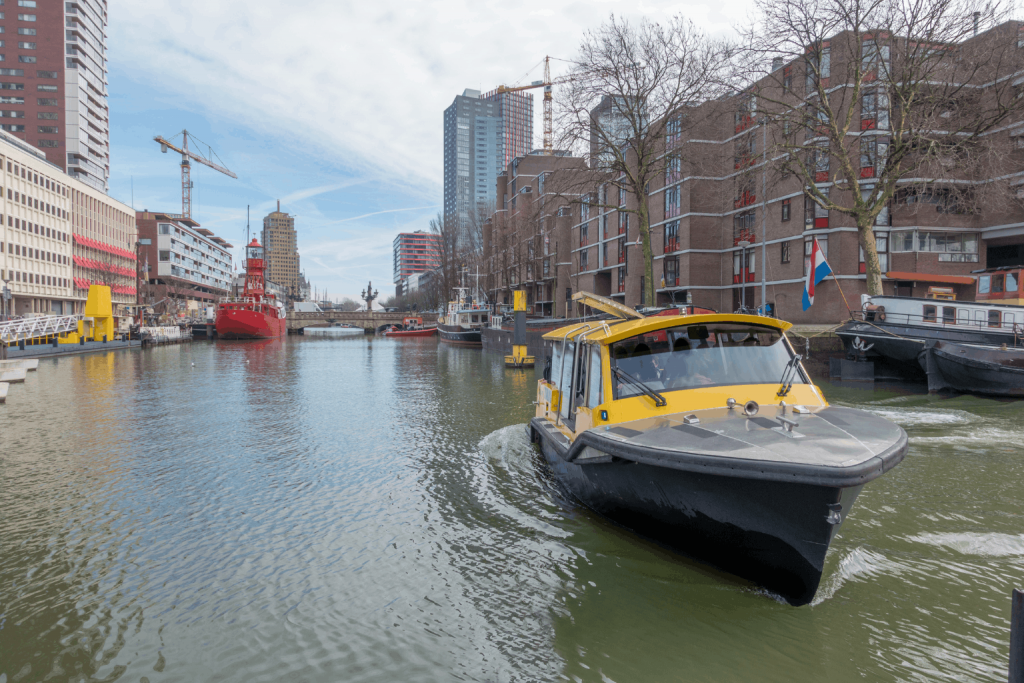 Wassertaxi in Rotterdam