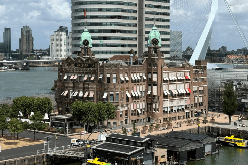 Hotel New York am Wilhelminapier in Rotterdam