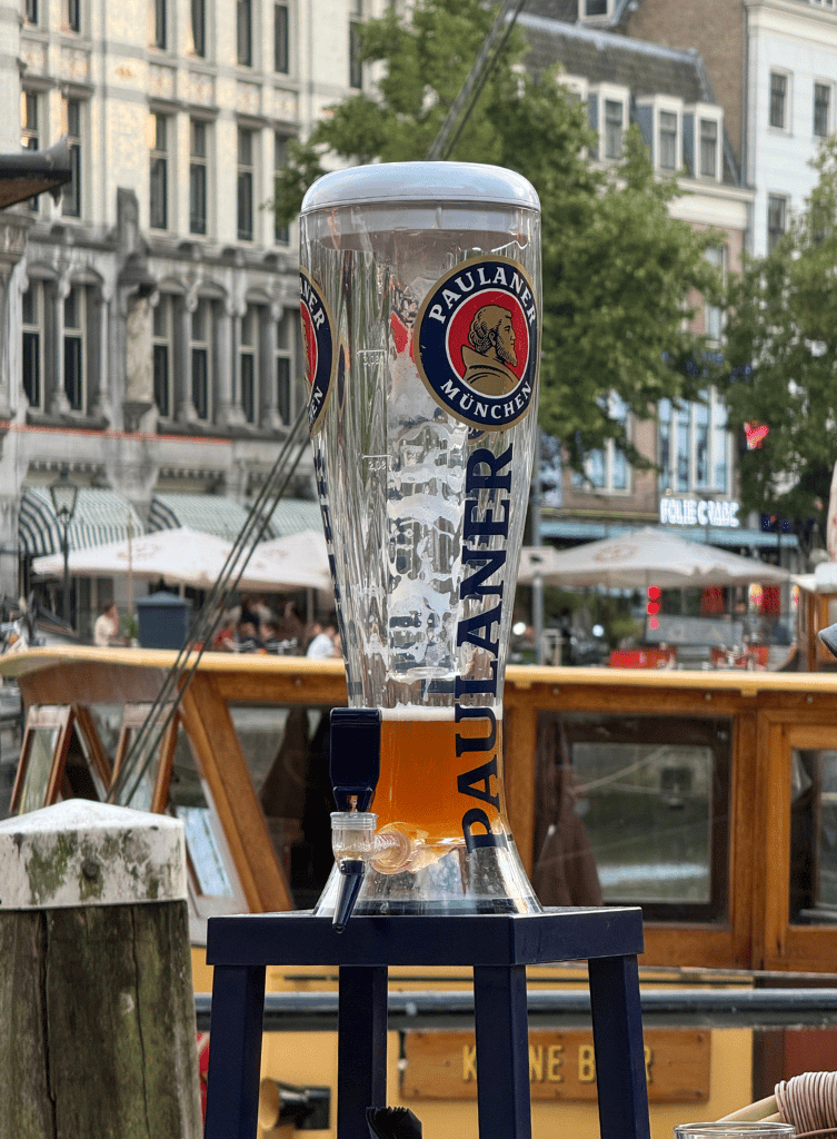 3 Liter Paulaner-"Zapfanlage" bei Vader Kleinjan am Oude Haven